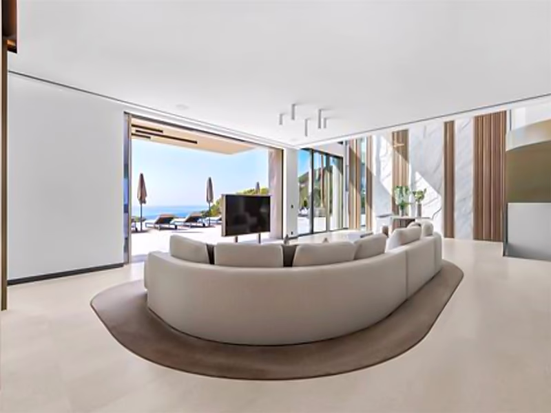 Luxury Contemporary Villa with Panoramic Sea Views – Super Cannes - Photo 3