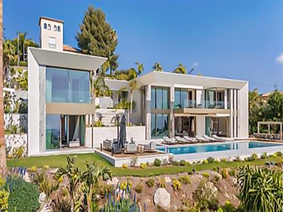 Luxury Contemporary Villa with Panoramic Sea Views – Super Cannes