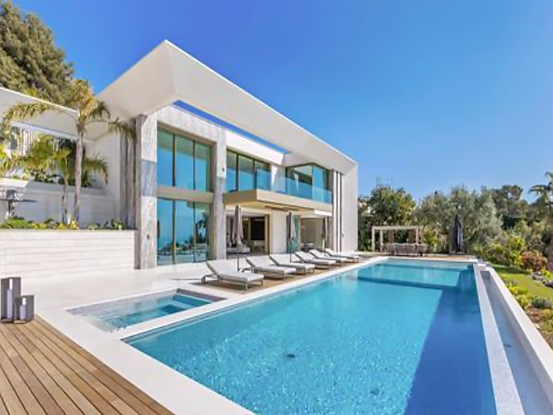 Luxury Contemporary Villa with Panoramic Sea Views – Super Cannes - Photo 5