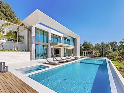Luxury Contemporary Villa with Panoramic Sea Views – Super Cannes