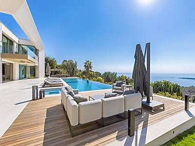 Luxury Contemporary Villa with Panoramic Sea Views – Super Cannes