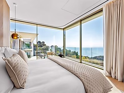 Luxury Contemporary Villa with Panoramic Sea Views – Super Cannes