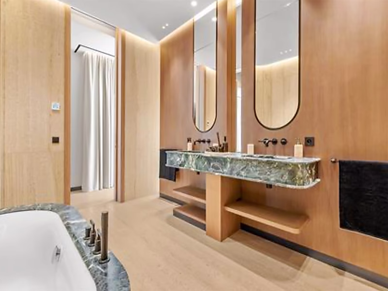 Luxury Contemporary Villa with Panoramic Sea Views – Super Cannes - Photo 14