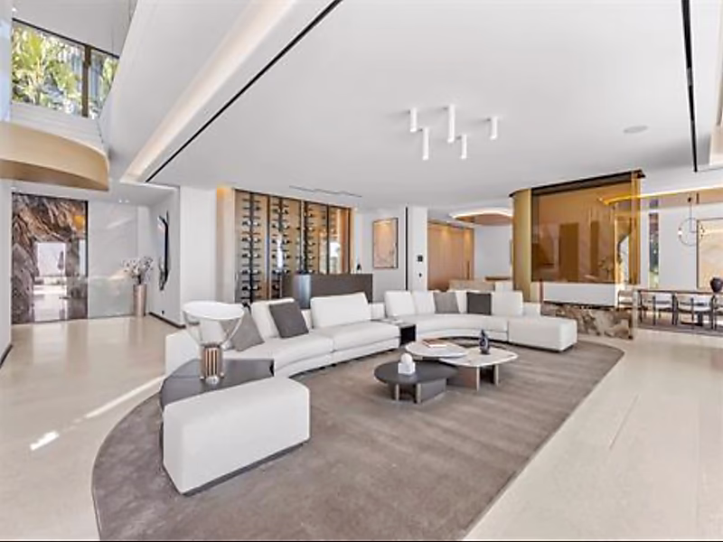 Luxury Contemporary Villa with Panoramic Sea Views – Super Cannes - Photo 16