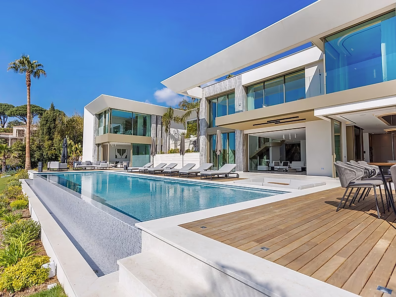 Luxury Contemporary Villa with Panoramic Sea Views – Super Cannes - Photo 21