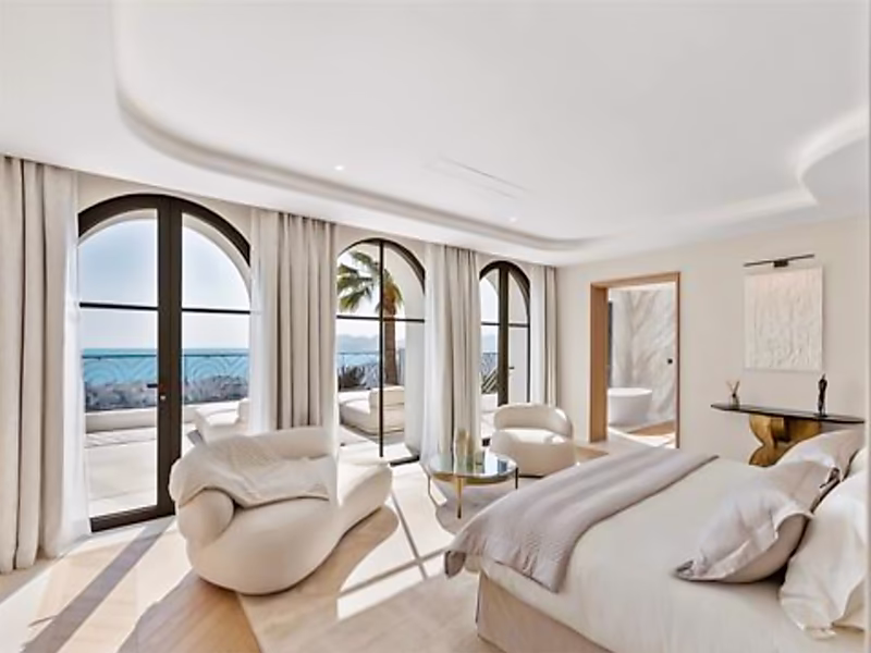 Ultra-Private Luxury Villa with Panoramic Sea Views – Cannes - Photo 5