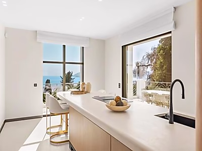 Ultra-Private Luxury Villa with Panoramic Sea Views – Cannes