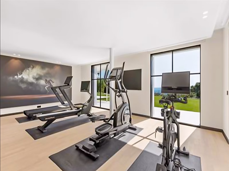 Ultra-Private Luxury Villa with Panoramic Sea Views – Cannes - Photo 13