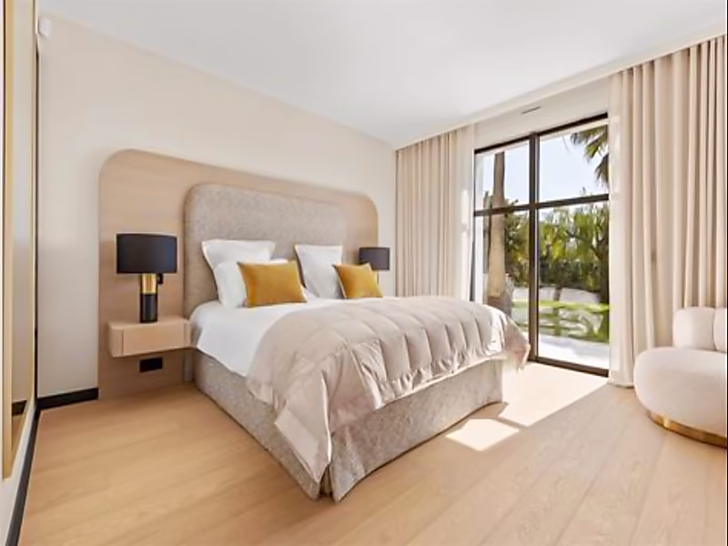 Ultra-Private Luxury Villa with Panoramic Sea Views – Cannes - Photo 15