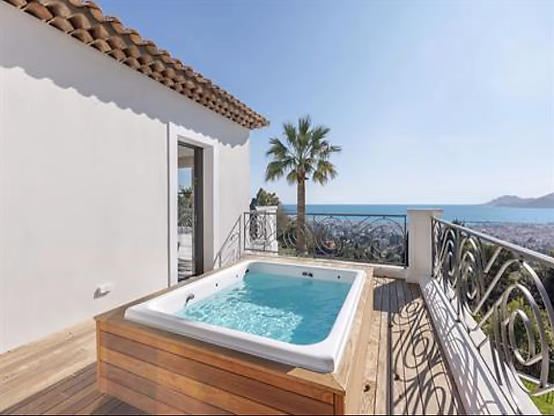 Ultra-Private Luxury Villa with Panoramic Sea Views – Cannes - Photo 16