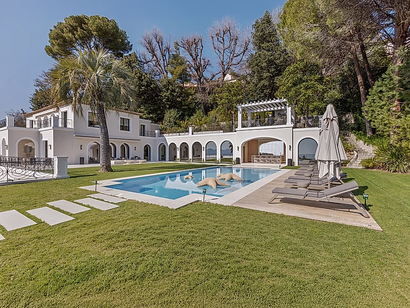 Ultra-Private Luxury Villa with Panoramic Sea Views – Cannes - Photo 21