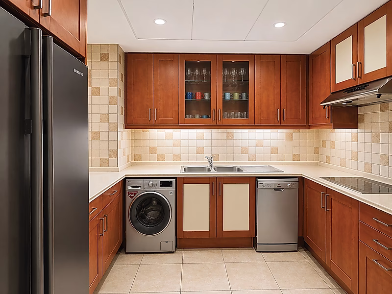 Spacious 2BR in Porto Arabia | Large Balcony & Partial Marina View | Great Value - Photo 10