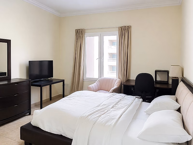 2-Bedroom Apartment for Sale in Porto Arabia | Dual Balconies & Prime Location - Photo 2