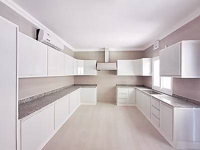 ت villa فاخرة تتكون من 8 غرف نوم للمشترين المميزين