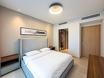 شقة جديدة كلياً بغرفة نوم واحدة | مفروشة بالكامل | شرفة بإطلالة بحرية