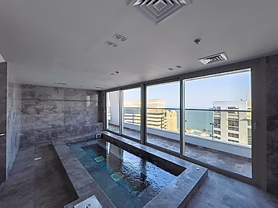 شقة أنيقة بأربعة غرف نوم مع تشطيبات فاخرة