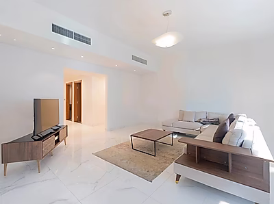 شقة أنيقة بأربعة غرف نوم مع تشطيبات فاخرة