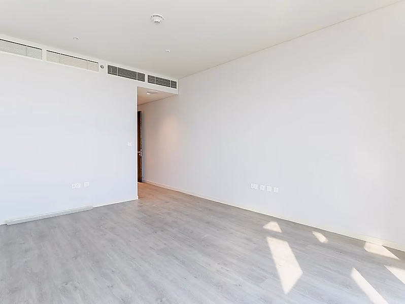 Spacious 2BR + Maid | High Floor | Stunning Sea Views in Seef - Photo 4