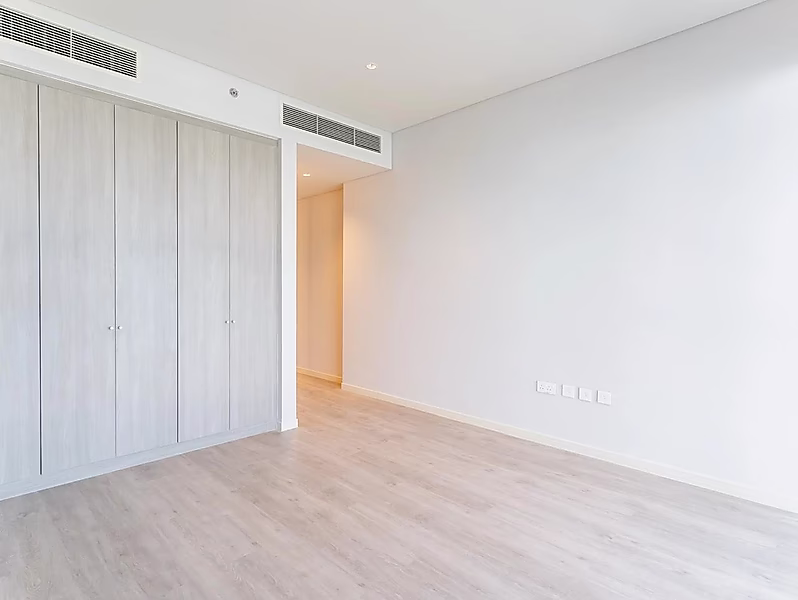 Spacious 2BR + Maid | High Floor | Stunning Sea Views in Seef - Photo 7