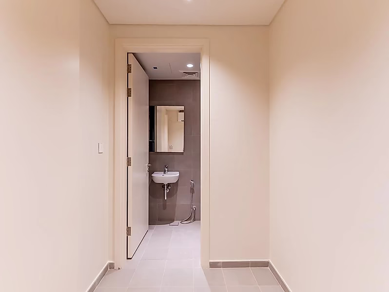 Spacious 2BR + Maid | High Floor | Stunning Sea Views in Seef - Photo 9