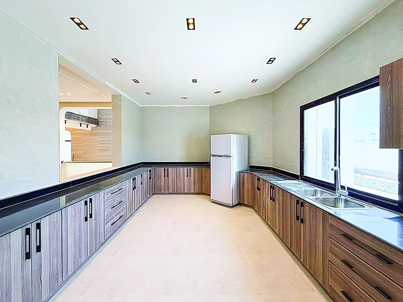 ELEGANT 6BR + MAID VILLA | LUXURIOUS RETREAT - Photo 9