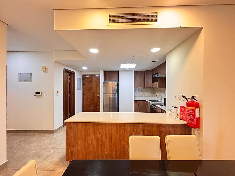 Elegant 2-Bedroom Apartment | Prime Al Erkyah | Stadium View - Photo 2