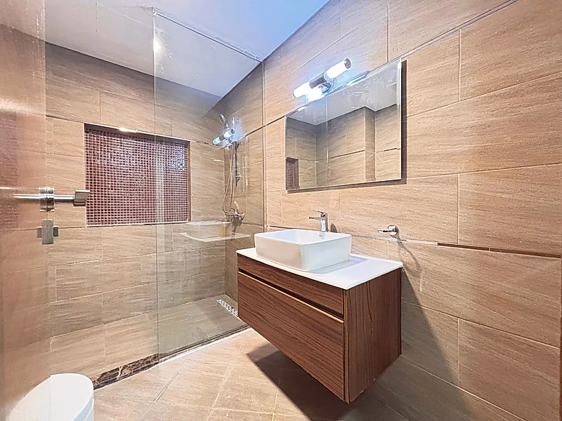 Elegant 2-Bedroom Apartment | Prime Al Erkyah | Stadium View - Photo 9