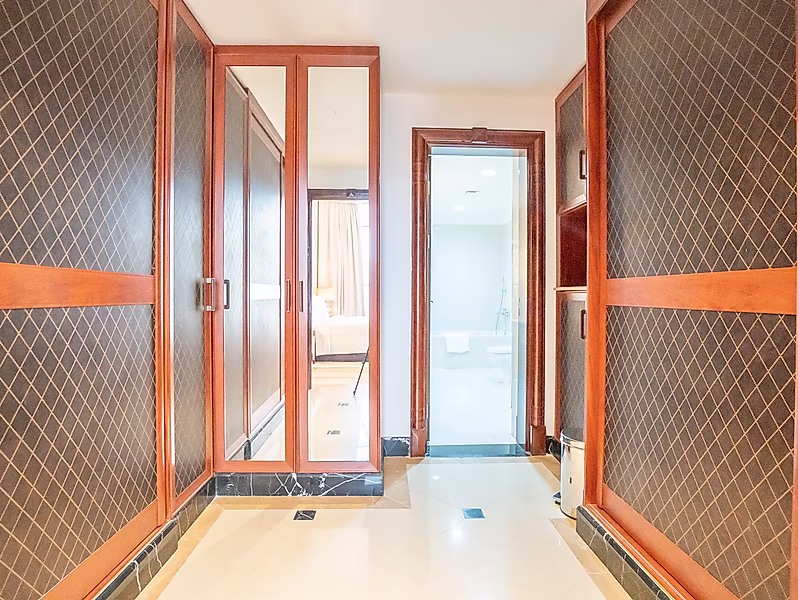LUXURIOUS 3BR+MAID FURNISHED APARTMENT | WEST BAY - Photo 2