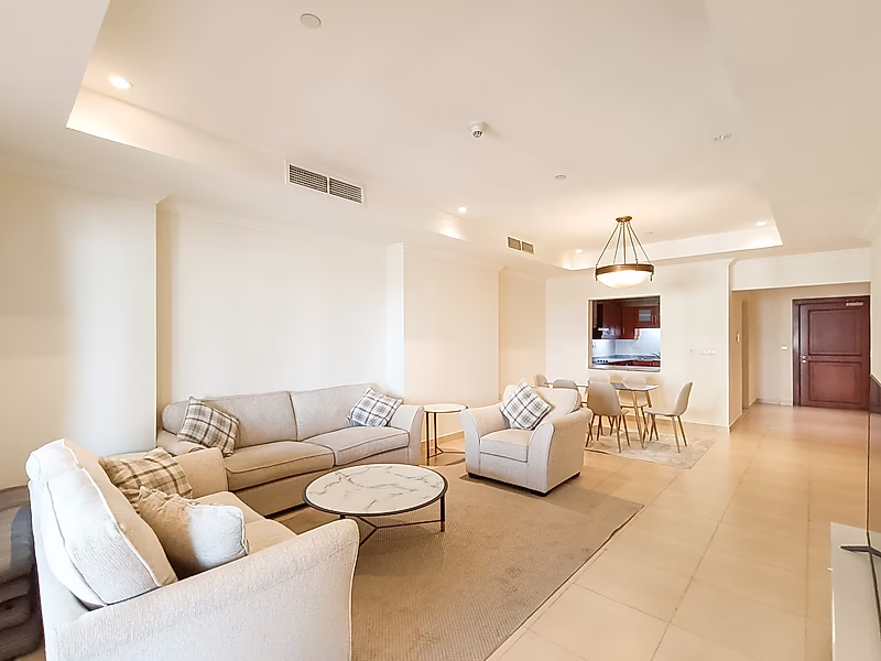 Premium Furnished 1BR with Balcony | Porto Arabia - Photo 2