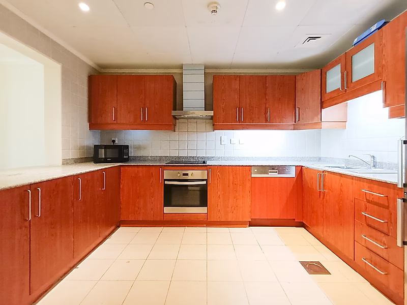 Premium Furnished 1BR with Balcony | Porto Arabia - Photo 5