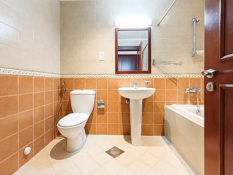 Premium Furnished 1BR with Balcony | Porto Arabia - Photo 10