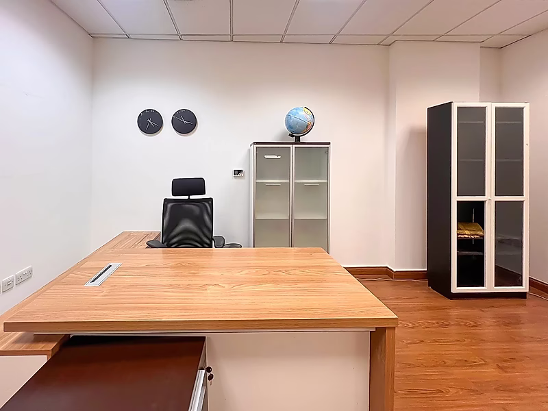 38 SQM Office space in Al Sadd - Photo 2