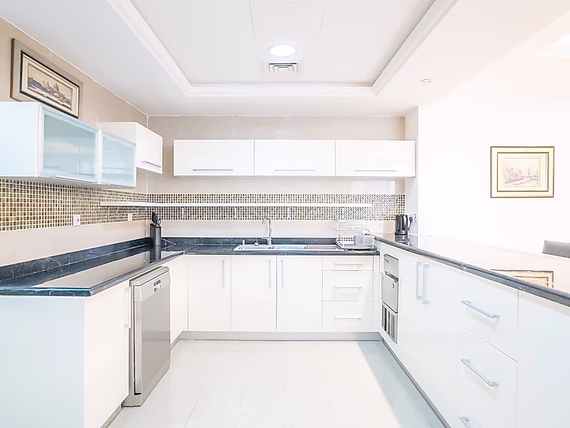 LUXURIOUS 3BR+MAID FURNISHED APARTMENT | WEST BAY - Photo 10
