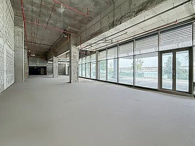 مساحة تجارية فاخرة على الواجهة البحرية بمساحة 207 متر مربع