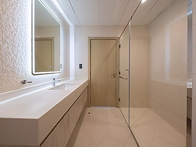 ملاذ أنيق بغرفتي نوم مع إطلالات بحرية