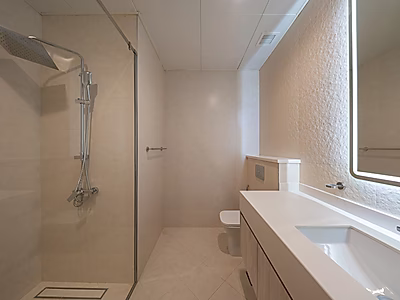 ملاذ أنيق بغرفتي نوم مع إطلالات بحرية