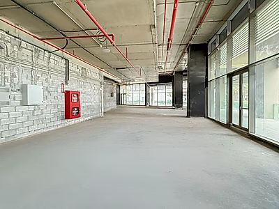 مساحة تجارية على الواجهة البحرية بمساحة 133 متر مربع مع مستوى رؤية عالٍ