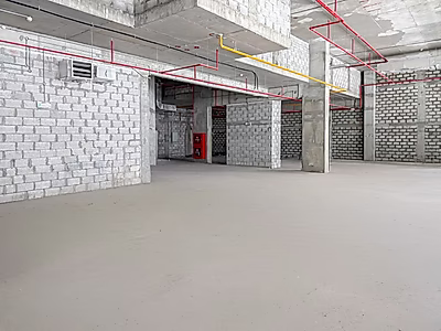 مساحة تجارية بسقف عالٍ بمساحة 247 متر مربع / لوسيل