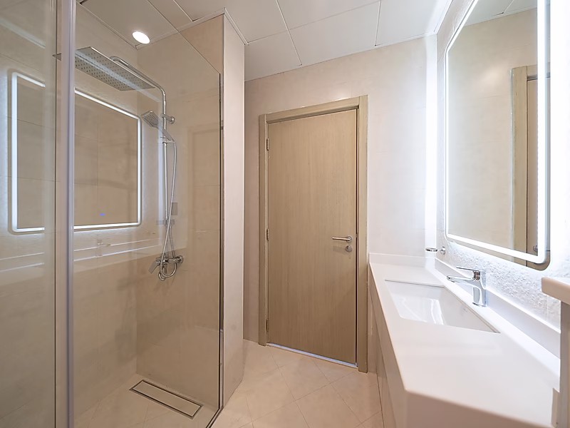 BRAND NEW! 4BR + M DUPLEX APARTMENT | WATERFRONT - Photo 15