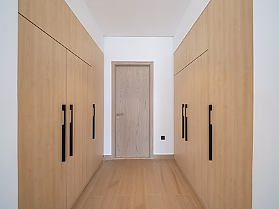 ملاذ أنيق بغرفتي نوم مع إطلالات بحرية