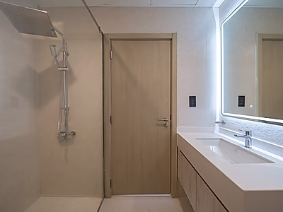 ملاذ أنيق بغرفتي نوم مع إطلالات بحرية