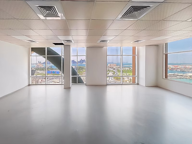 Corner Office with Sea & City Views | Al Corniche - Photo 2
