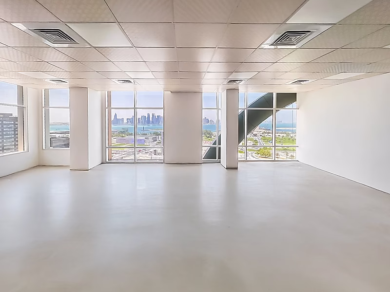 Corner Office with Sea & City Views | Al Corniche - Photo 3