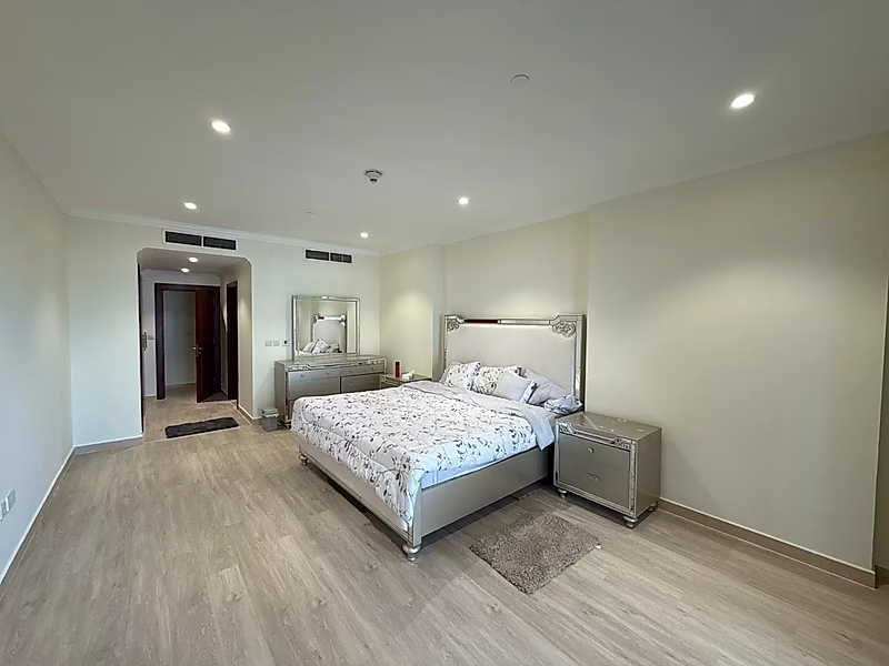 Amazing Fully Furnished 1BR | Huge Balcony Overlooking Pool | Porto Arabia | Bills Included - Photo 2