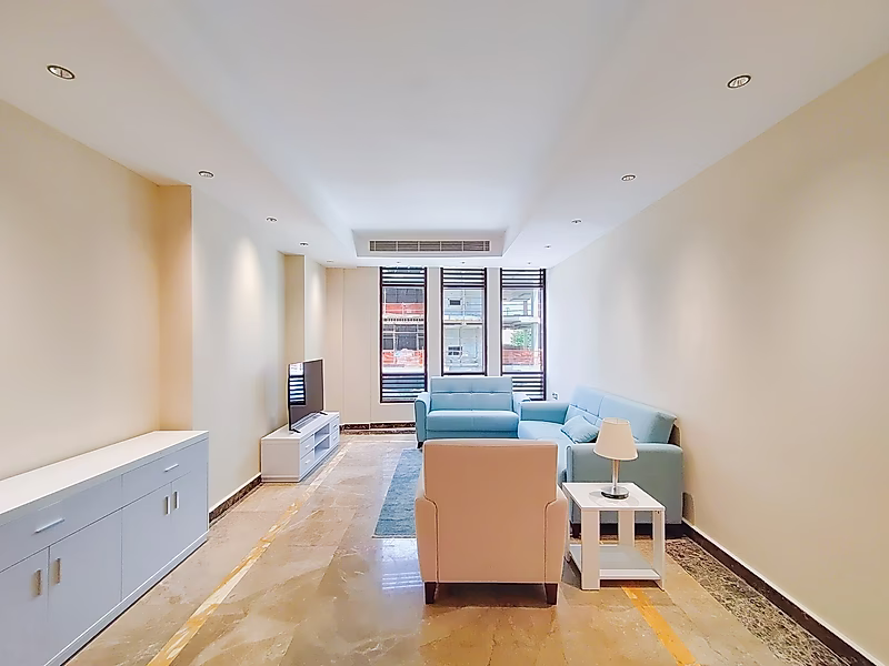 BILLS INCLUDED! STUNNING 3BEDROOM | FURNISHED - Photo 1