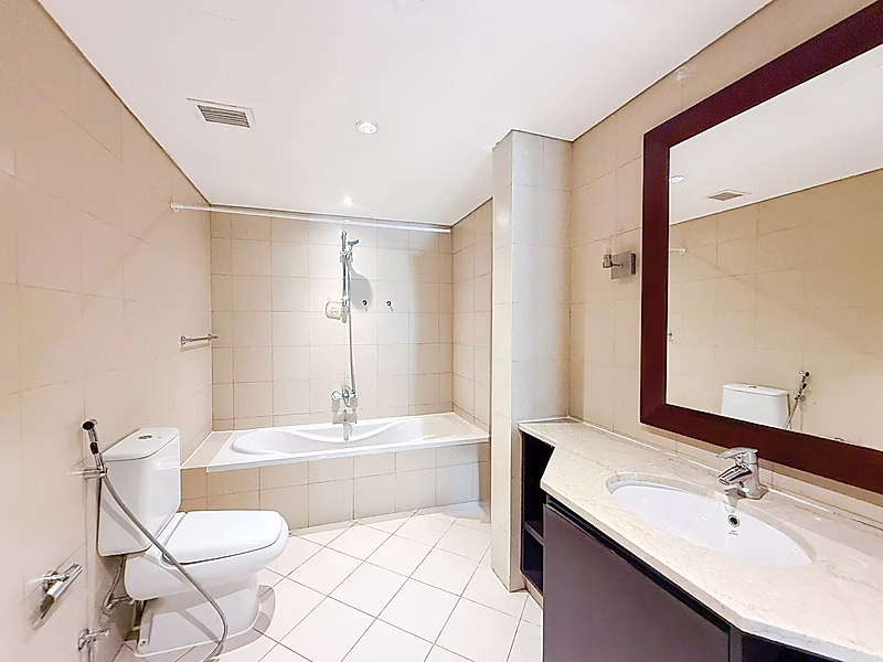 Luxurious 1BR | Stunning Views & Amenities - Photo 3