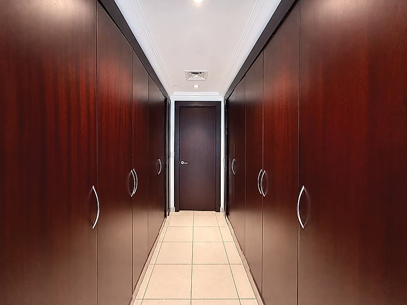 Luxurious 1BR | Stunning Views & Amenities - Photo 4