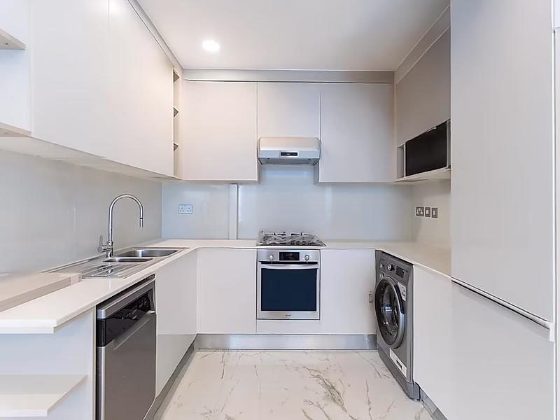 Luxurious 2BHK Apartment for Sale in Lusail Marina | High Floor | Fully Furnished | 5-Year Payment Plan - Photo 3