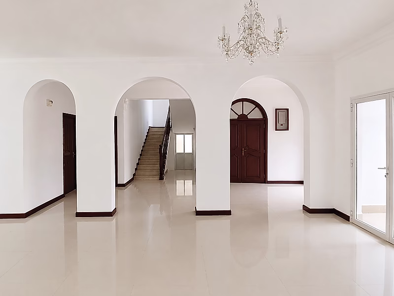 فيلا واسعة في مجمع سكني | 4 غرف نوم + غرفة نوم رئيسية | شبه مفروشة - Photo 4