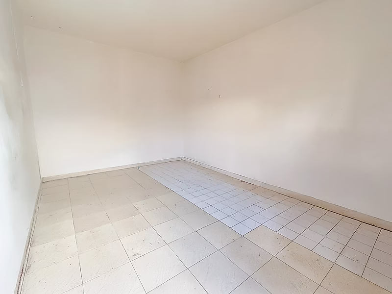 Warehouse & Labor Camp for Sale Industrial Area - Photo 4